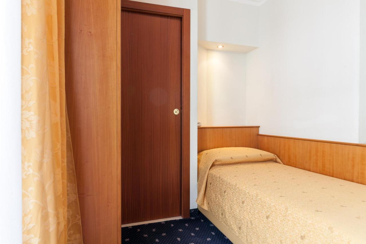 Hotel Astor Rimini Exterior photo